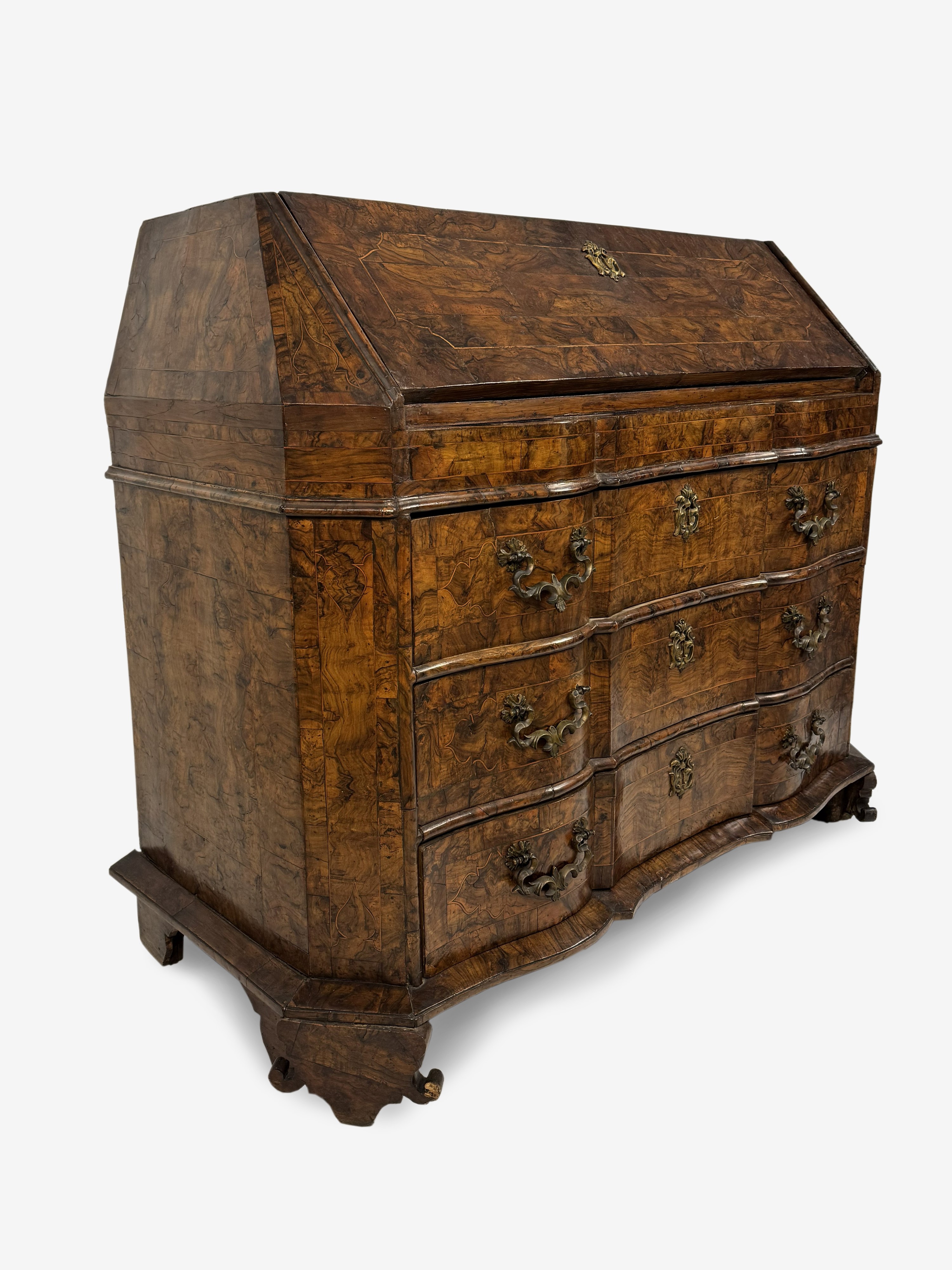 Cassettone a ribalta lastronato in radica di noce, Modena