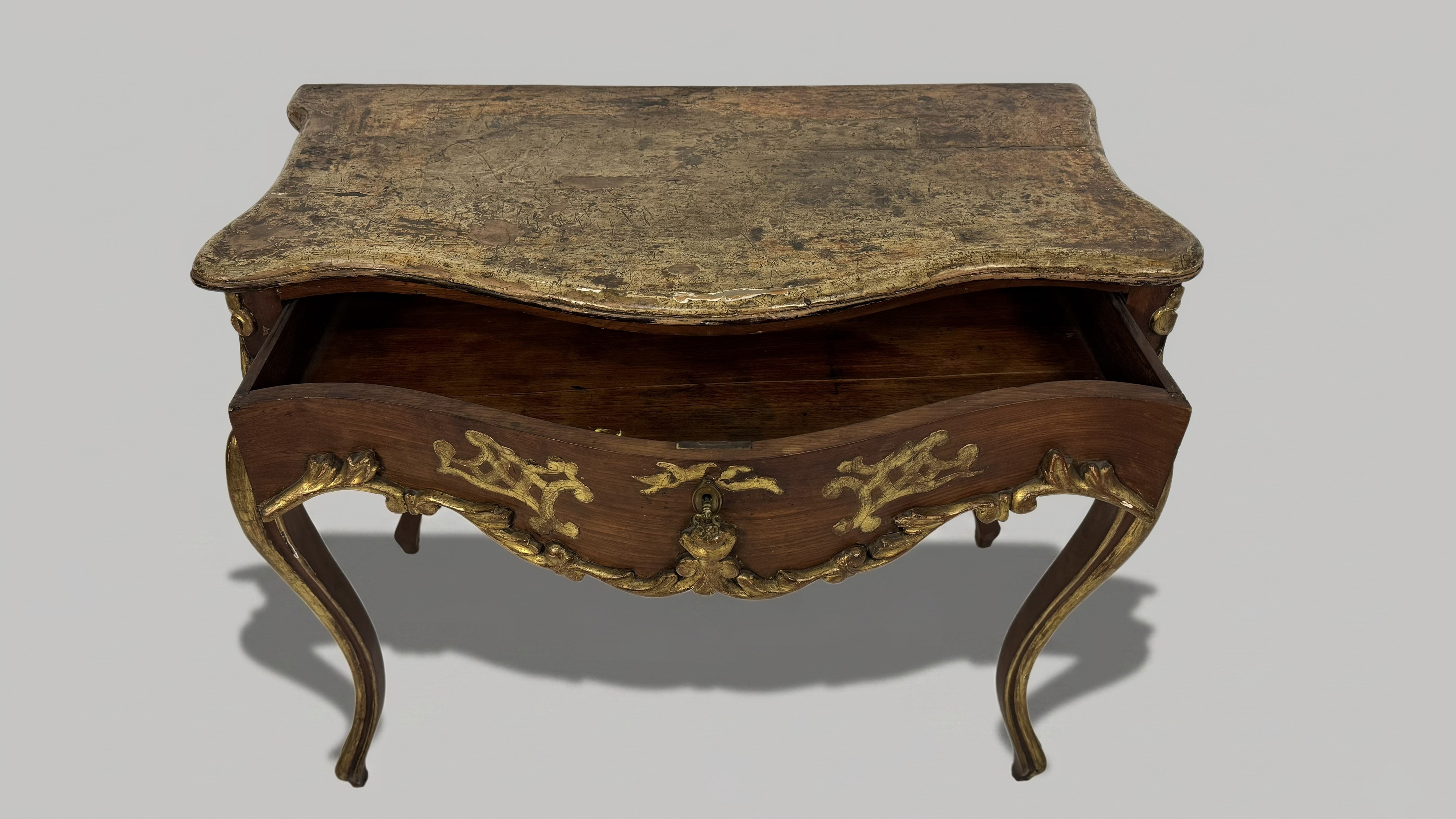 Console in legno laccato con rilievi dorati, XVIII secolo