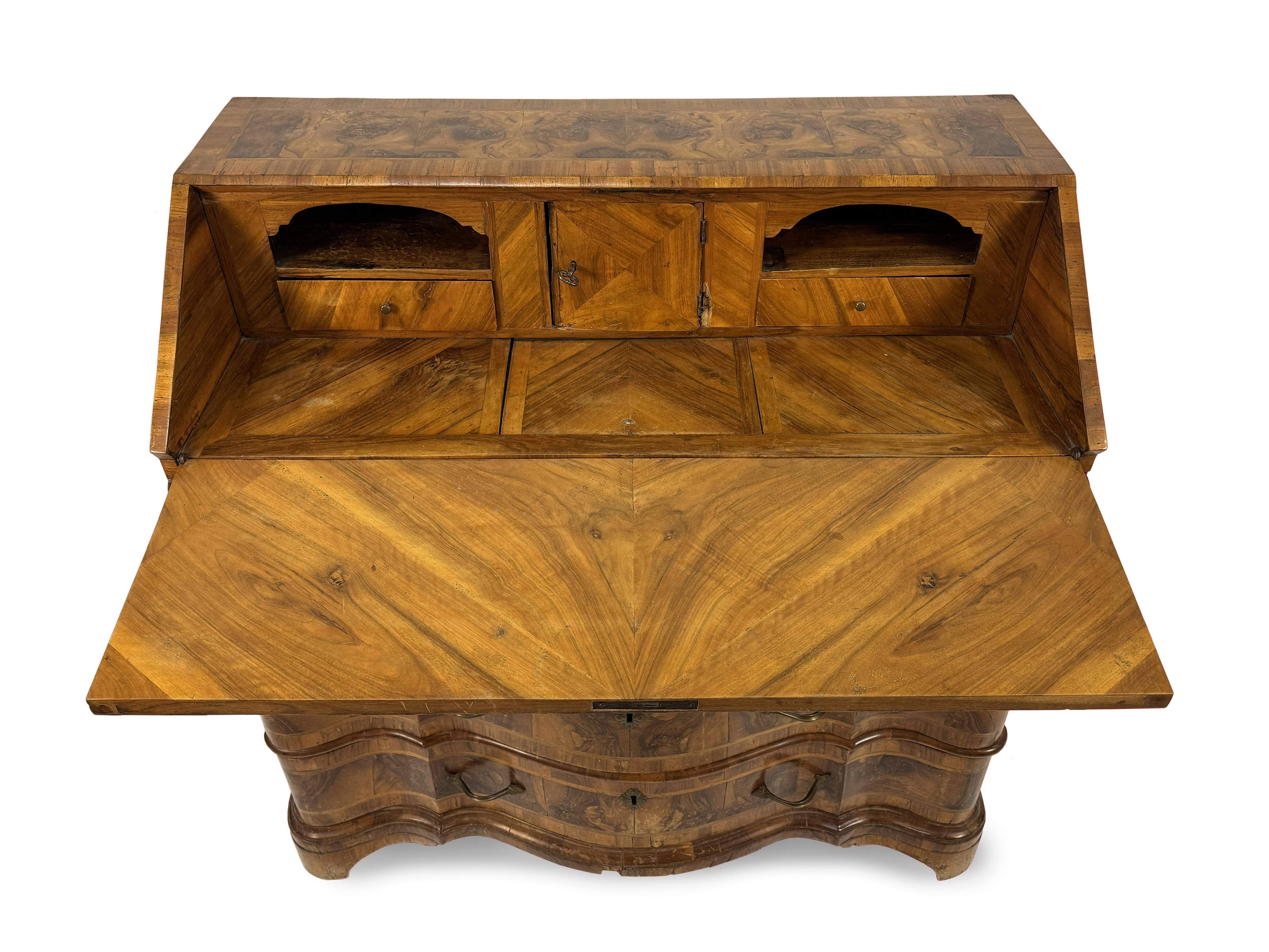 Cassettone a ribalta lastronato in radica di noce, Veneto - Ferrara